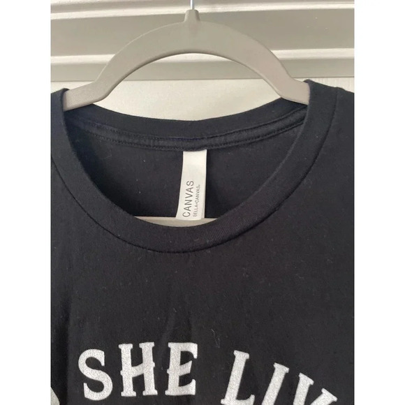 And she lived happily ever after Womens T Shirt Size Large Silhouette Hiking - Picture 3 of 7